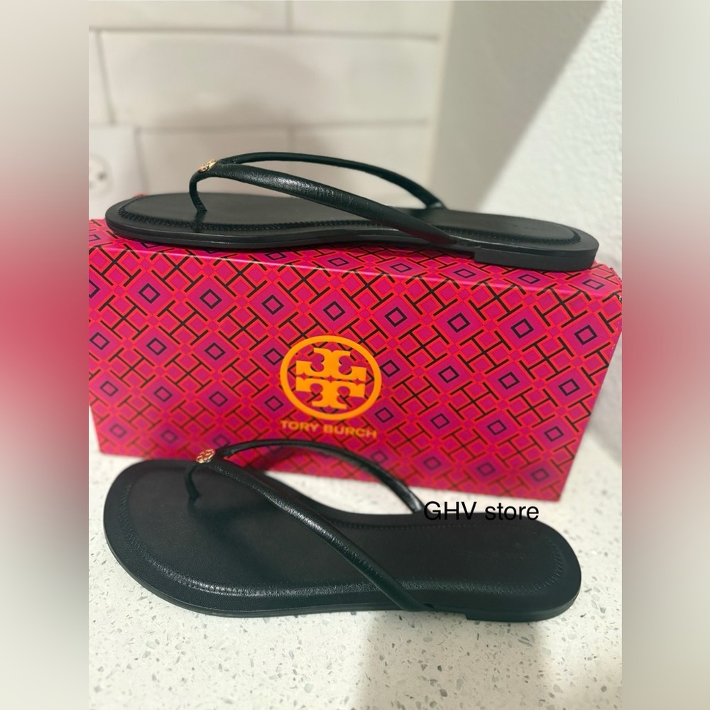 Tory Burch Chelsea leather Black Flip Flops - Picture 3 of 3